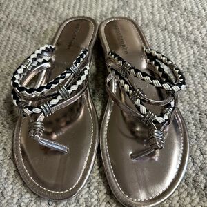 Apostrophe Metallic Flip Flop rope design Sandals Size 8 NWOT